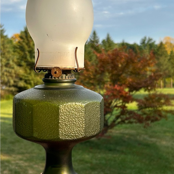 Vintage P & A Risdon Green Glass Oil Lamp Base With Burner And Chimney - Picture 12 of 13